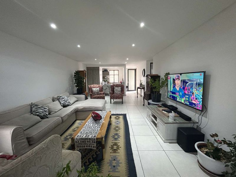 2 Bedroom unit in Omeya Village with exquisite views - Photo 9