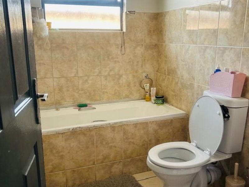 3 Bedroom Townhouse to Rent in Parkrand - Photo 5