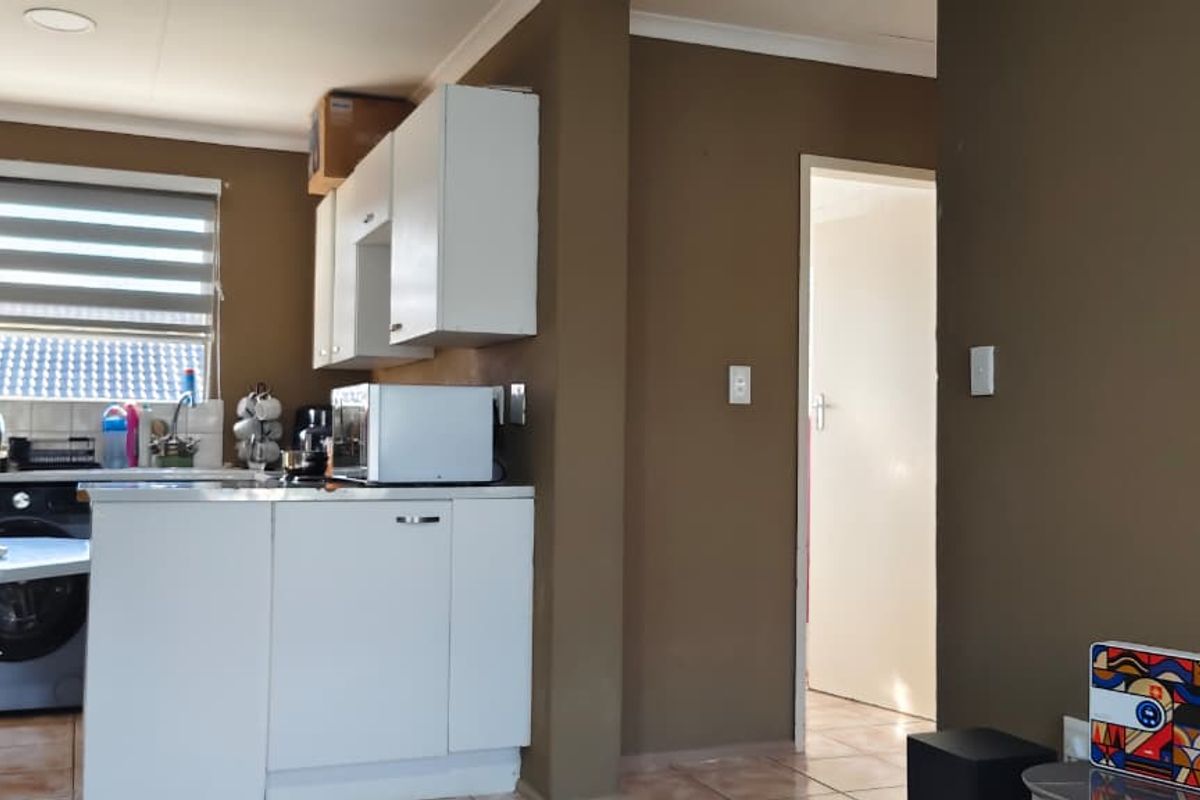 Modern Living Awaits in Serene Suburb! - Photo 4