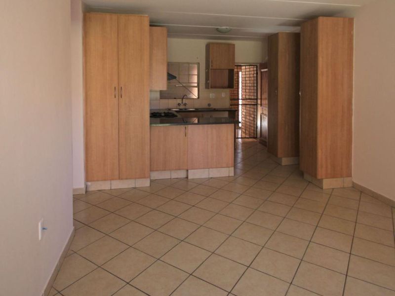 Loadshedding-Free Area - Available Immediately! - Photo 3