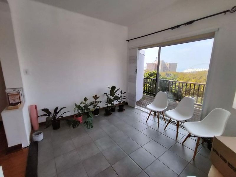 **Spacious Apartment with Stunning Views - R950,000** - Photo 10