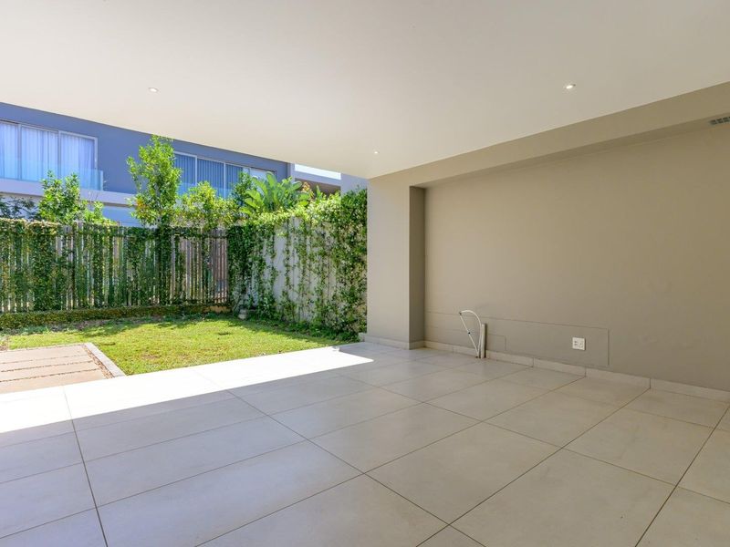 Exceptional Triplex in the Executive Estate - Photo 3