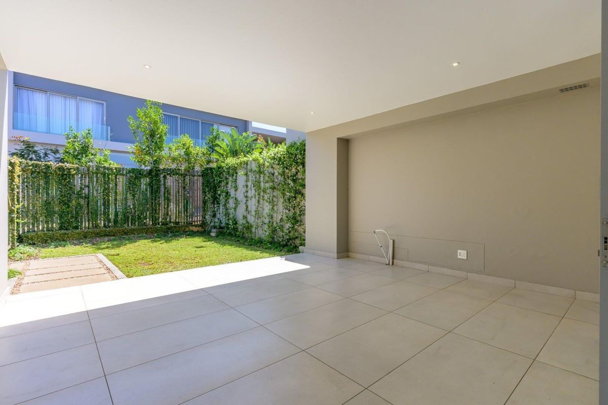 Exceptional Triplex in the Executive Estate - Photo 3