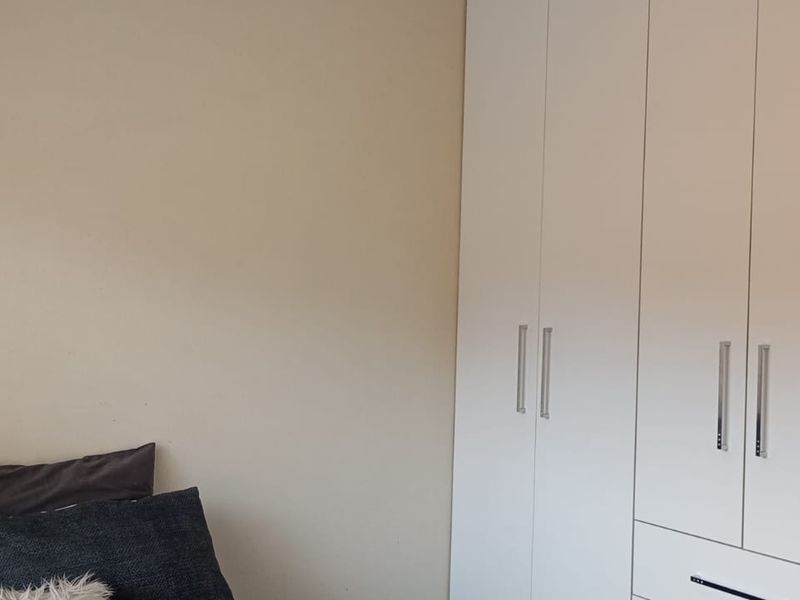 Charming three bedroom Townhouse with Modern Amenities - Photo 10