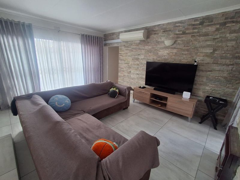 YOUR FOREVER HOME IN THE HEART OF GLENVISTA - Photo 7