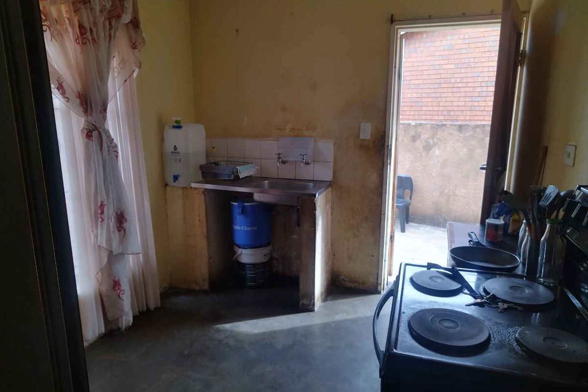 2 bedrooms house for sale in Mabopane M - Photo 4