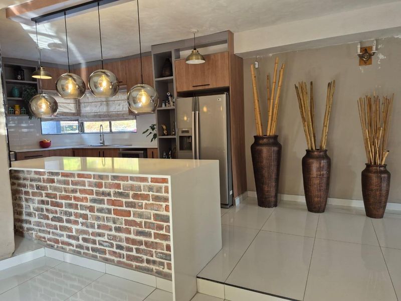 Large Family Home for Sale with Flatlet - Photo 10