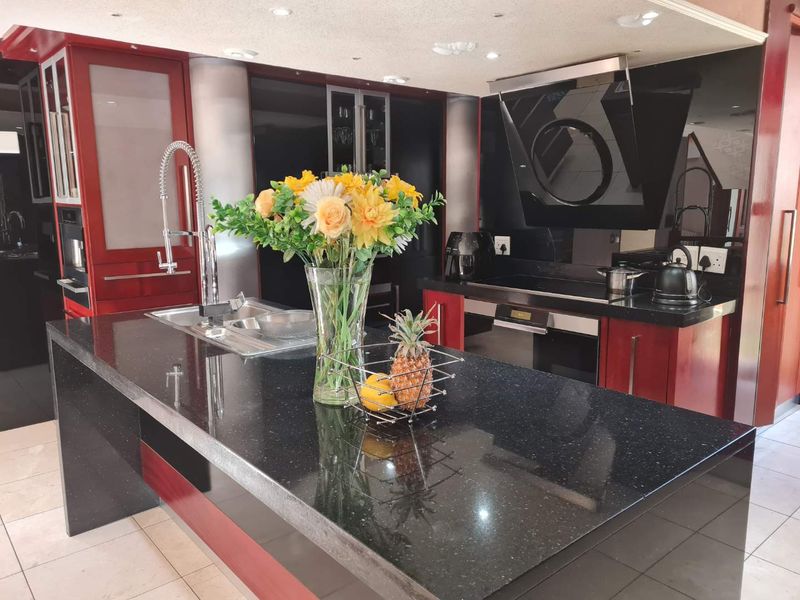 BIG FAMILY HOME IN SECURITY ESTATE - Photo 3