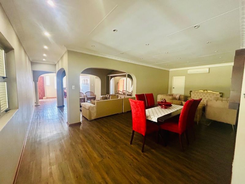 Luxurious 7 bed house for sale in Vryheid - Photo 9