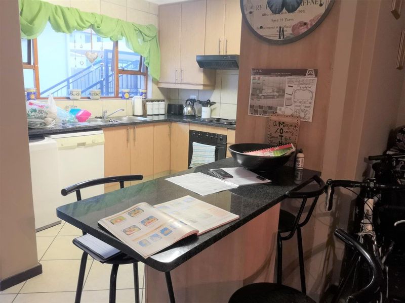 Lovely and Modern Two Bedroom Upstairs Unit Situated in Meyersdal - Photo 8