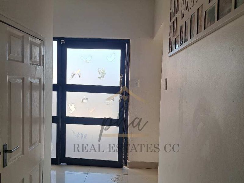 3 Bedr family home for sale in Walvis Bay, selling for N$2.5 mil - Photo 5