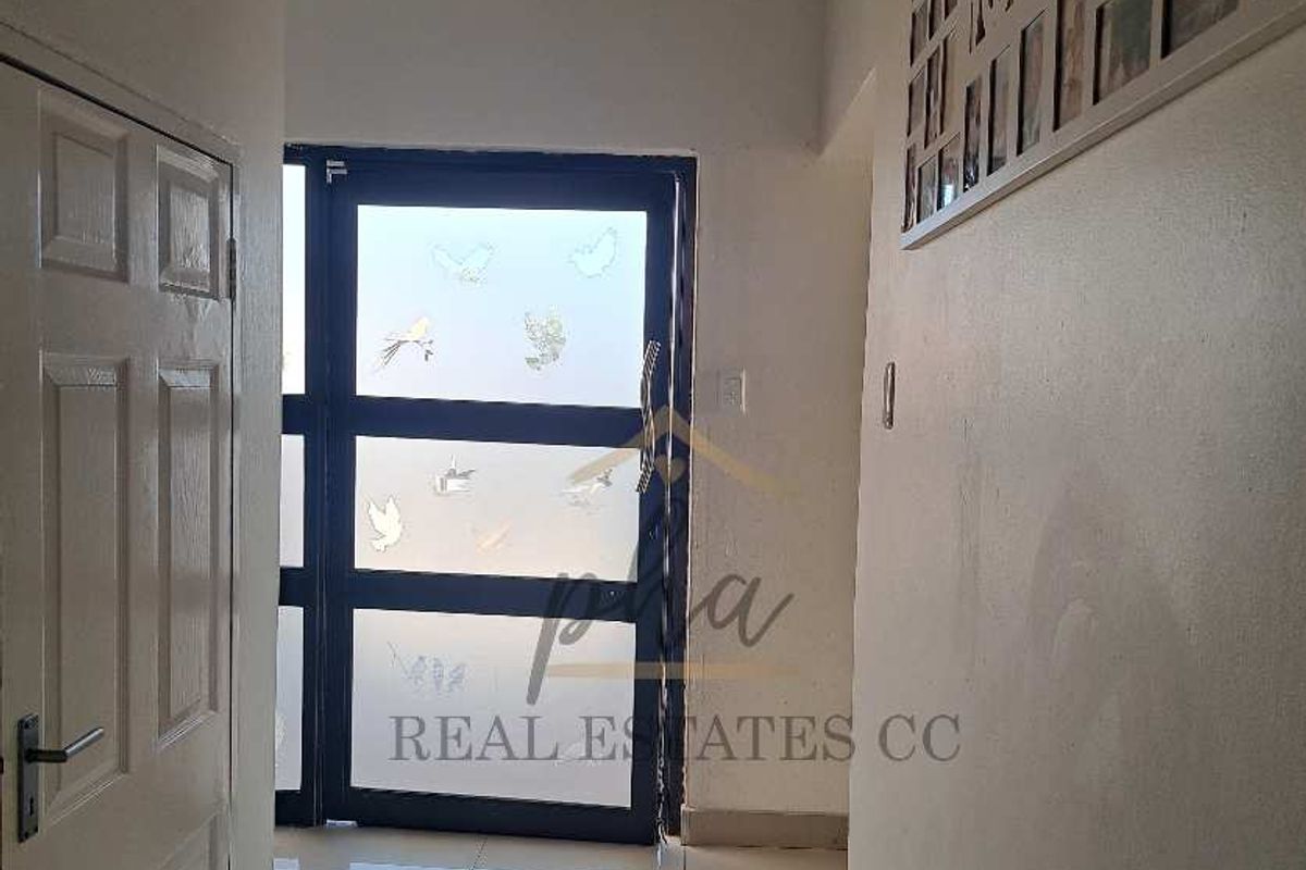 3 Bedr family home for sale in Walvis Bay, selling for N$2.5 mil - Photo 5