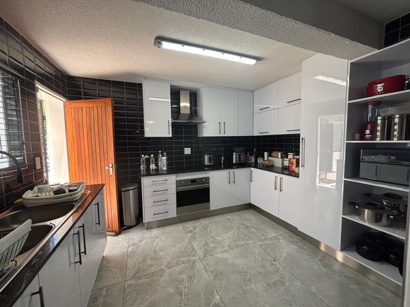 Newly renovated home for sale in Kleine Kuppe - Photo 9