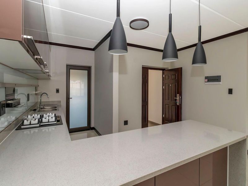 Modern family living - Photo 10