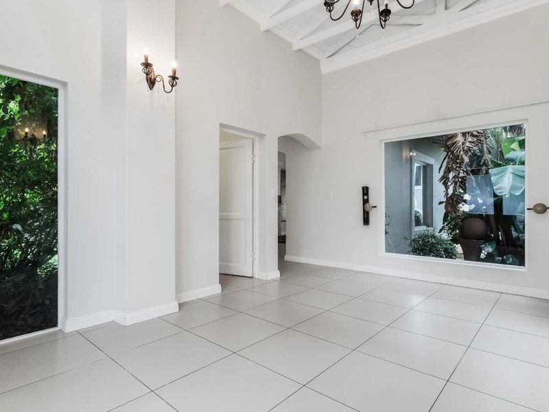 ENTERTAIN IN STYLE - Photo 2