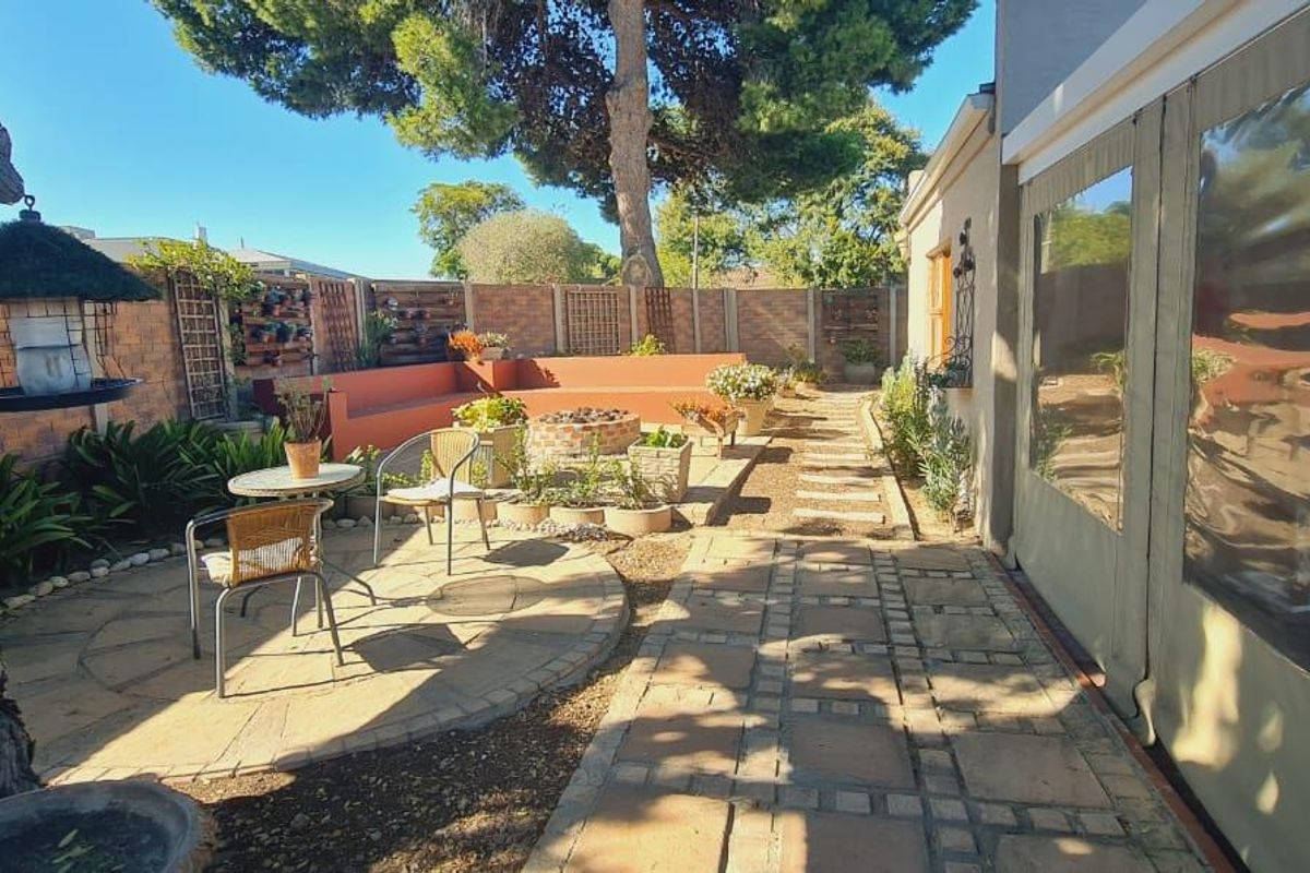 Your Spacious Family Haven Awaits! - Photo 4