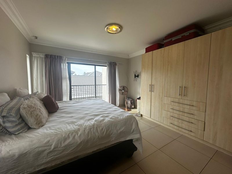 The Perfect Blend of Style and Comfort - Photo 10