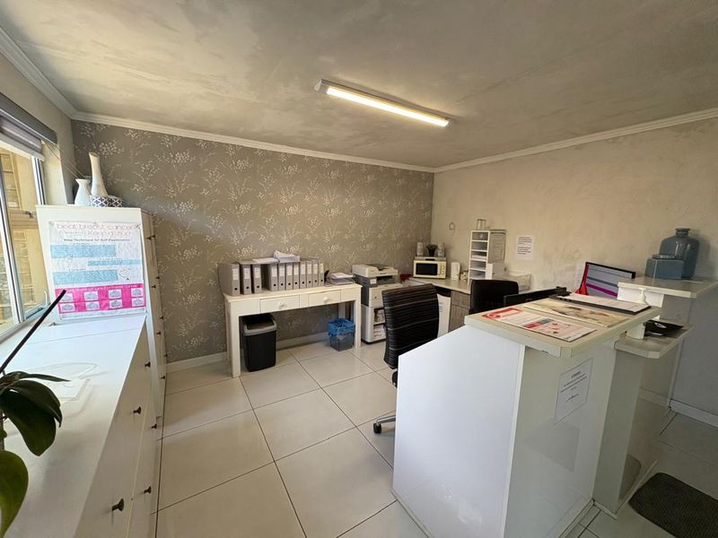 3 Bedroom house with office - Prime Investment Opportunity in Pionierspark! - Photo 8