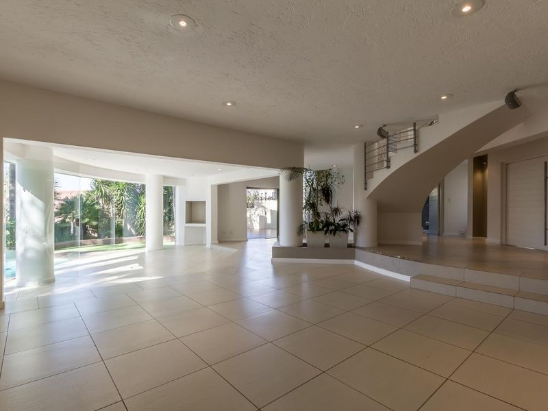 MODERN CONTEMPORARY HOME WITH COTTAGE - Photo 4