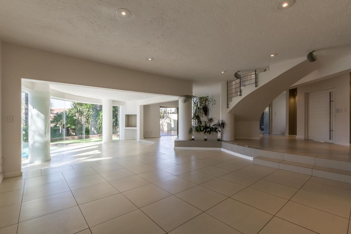 MODERN CONTEMPORARY HOME WITH COTTAGE - Photo 4