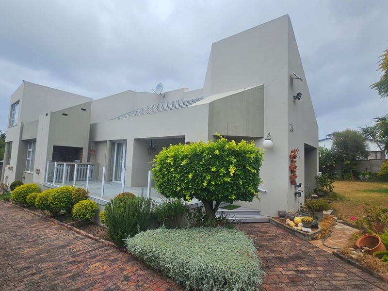 Charming family home in Hartenbos, Garden Route - Photo 4