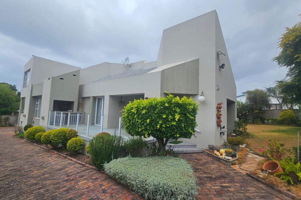 Charming family home in Hartenbos, Garden Route - Photo 4