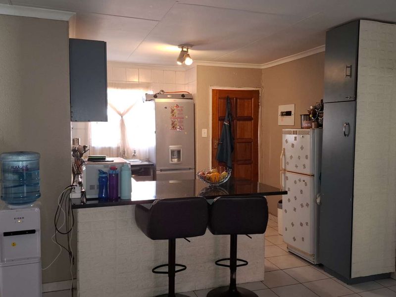Upstairs Lock up and Go Townhouse. - Photo 3