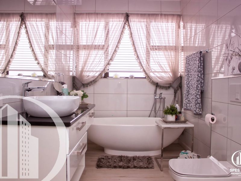 An amazing property with one-of-a-kind features - Photo 10