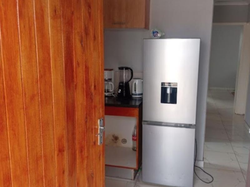 EXCLUSIVE | MODERN LUXURY WITH BIOMETRIC SECURITY – ACT FAST This is not just a home — it is a statement of secure, modern living in the heart of Dawn Park. - Photo 4