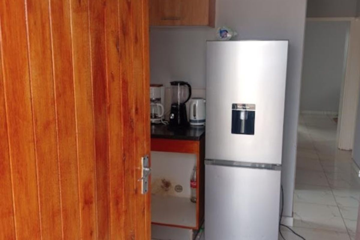 EXCLUSIVE | MODERN LUXURY WITH BIOMETRIC SECURITY – ACT FAST This is not just a home — it is a statement of secure, modern living in the heart of Dawn Park. - Photo 4