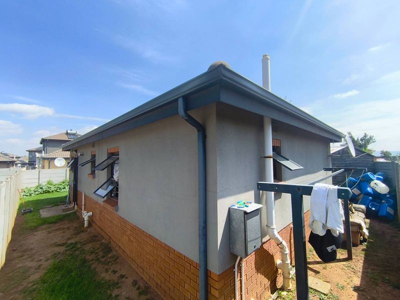 3 Bedroom House for Sale in Alberton - Photo 2