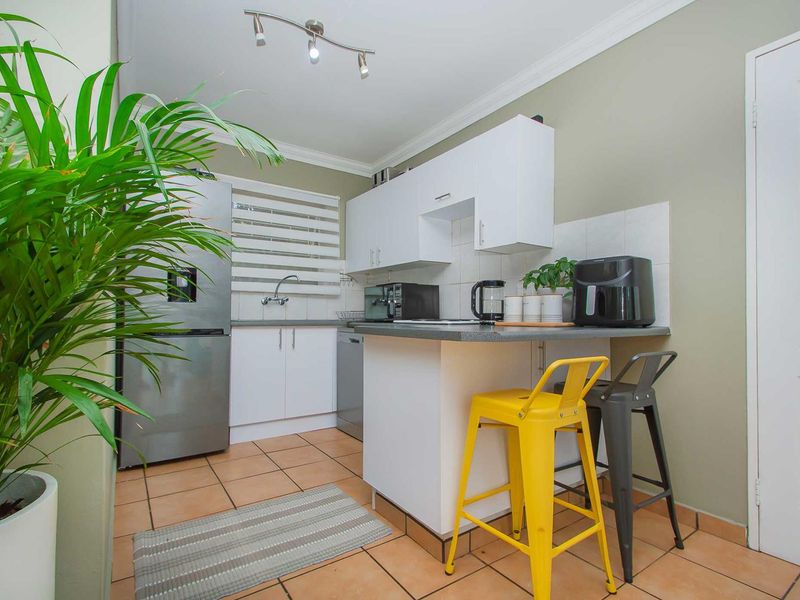 An Ideal Blend of Privacy, Space and Modern Allure. - Photo 7