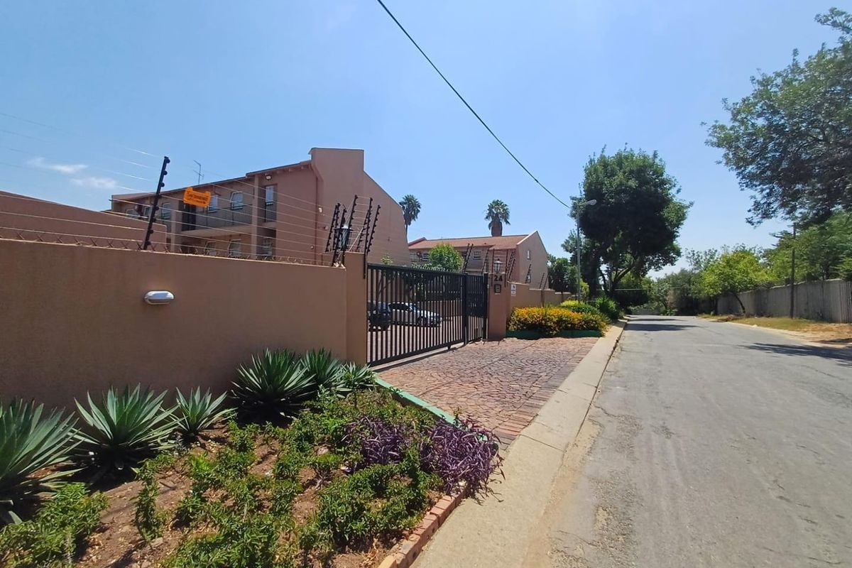 2 bedroom apartment in safe complex - Photo 3