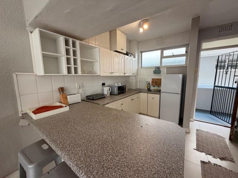 Spacious furnished STUDIO apartment with large shower, street parking - Photo 9