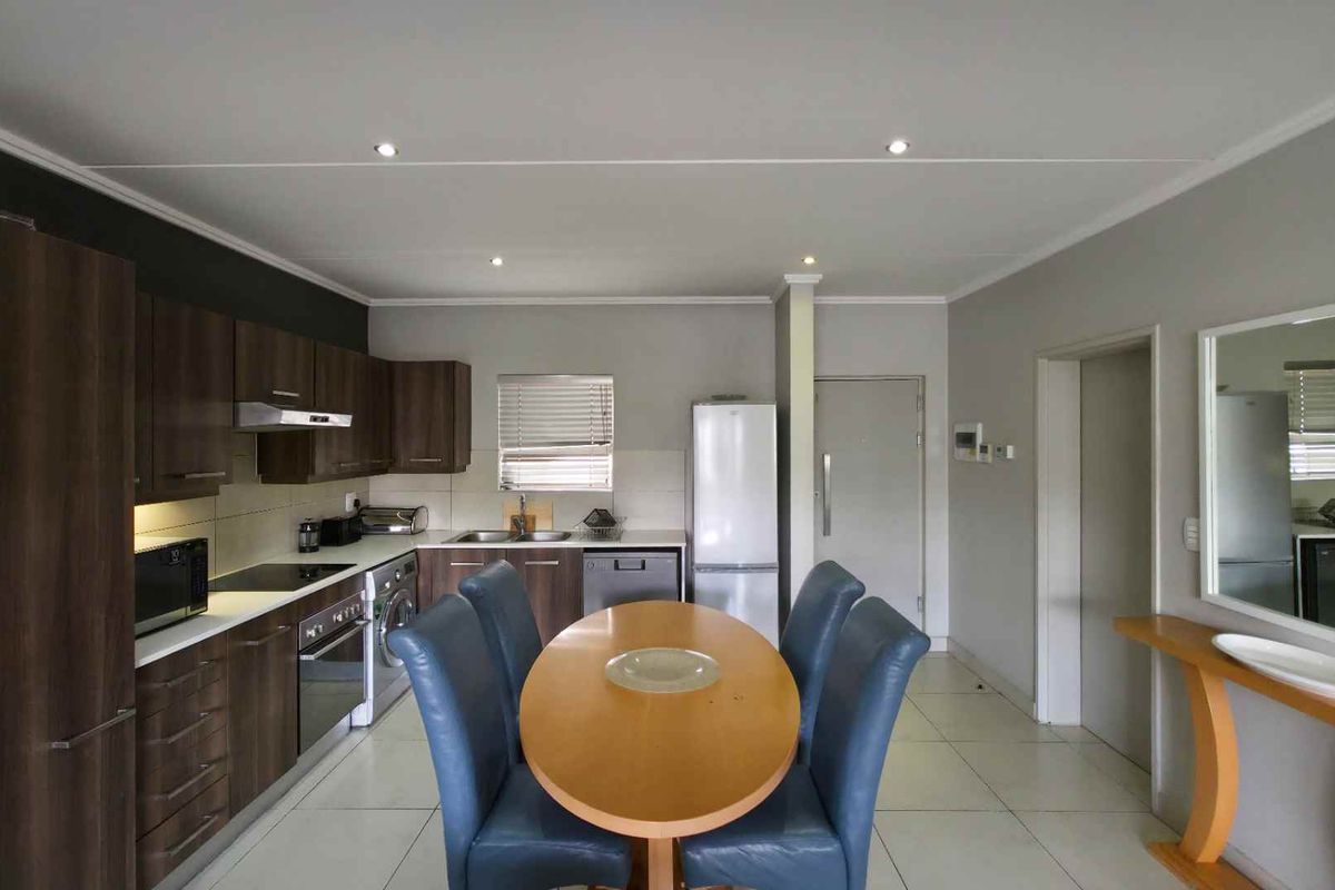 Stylish, Location Perfect, Executive 2 Bedroom Furnished Sandton Apartment - Photo 4