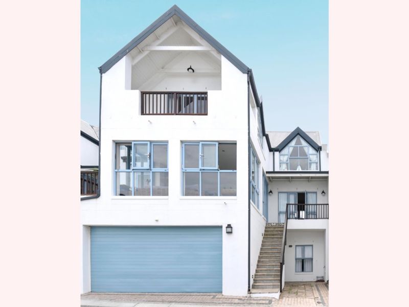 Stunning family home with amazing sea and greenbelt views in the heart of the Big Bay kite surfing paradise - Photo 3