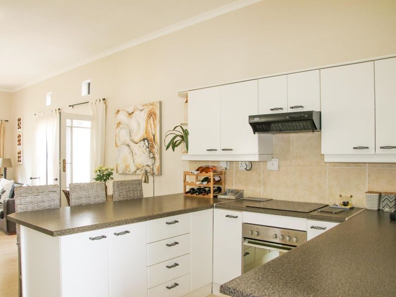 Single level with large garden - Photo 8