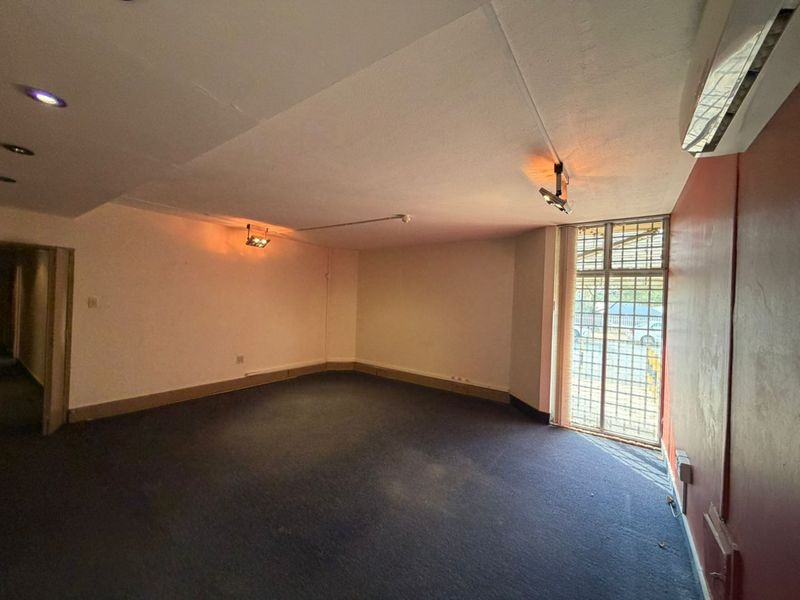 💥 PREMIUM COMMERCIAL PROPERTY FOR SALE – WINDHOEK CBD 🏢 - Photo 10