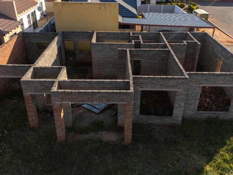 VACANT LAND WITH HALF-BUILT HOUSE FOR SALE IN VILLA CLARINA ESTATE - Photo 5