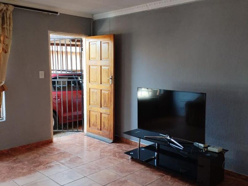 Spacious 2 Bedroom House for Rent in Gem 1 - Photo 7