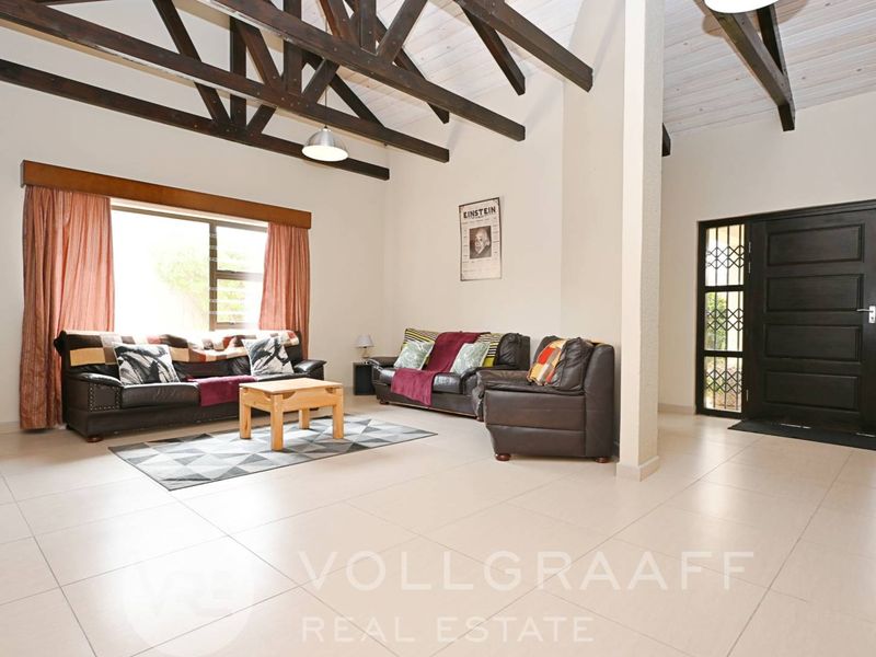 Charming home perfect for family living & entertaining - Photo 7