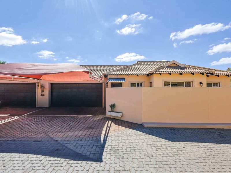 Charming 2 Bedroom Townhouse in Wierda Crest Estate - Photo 2