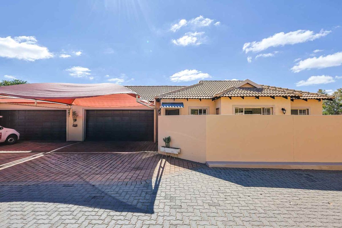 Charming 2 Bedroom Townhouse in Wierda Crest Estate - Photo 2