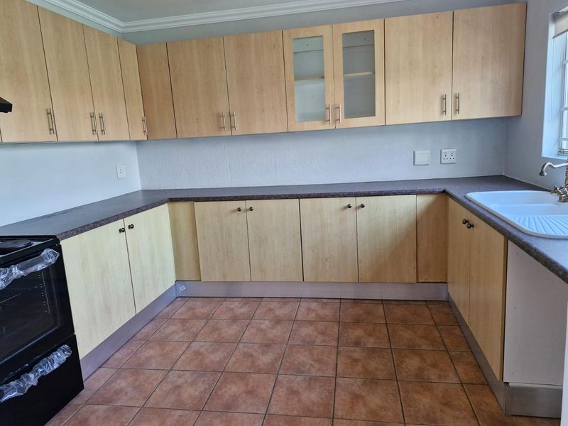 Spacious private cottage on North road in Morningside - Photo 6