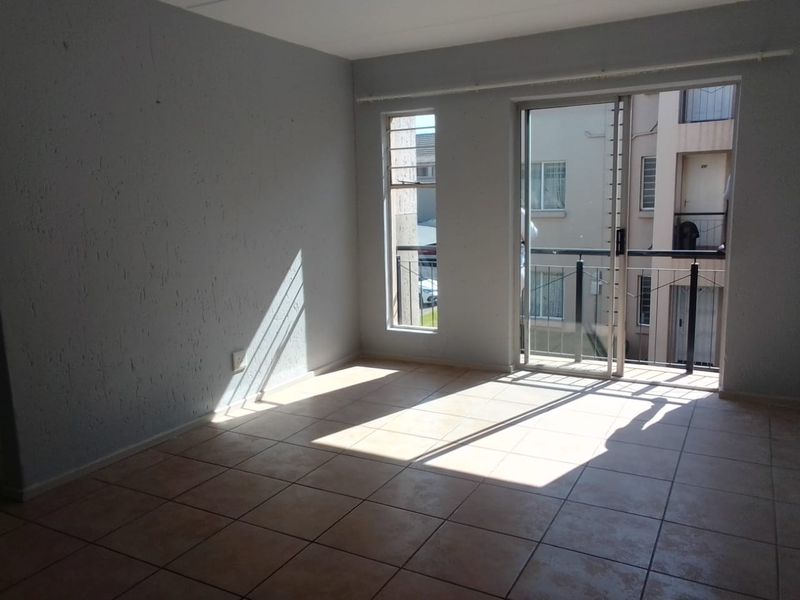 Apartment Flat for Sale in Boksburg, Klippoortjie, East Rand - Photo 4