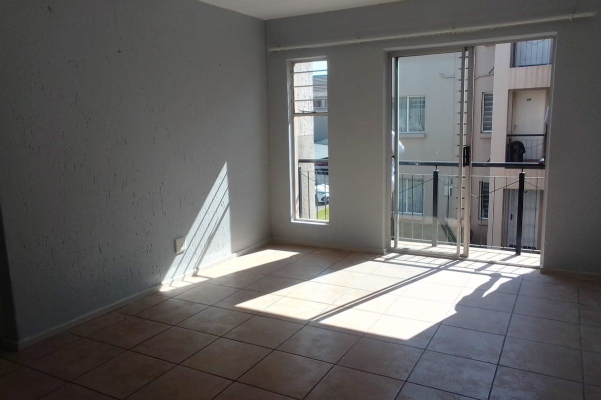 Apartment Flat for Sale in Boksburg, Klippoortjie, East Rand - Photo 4