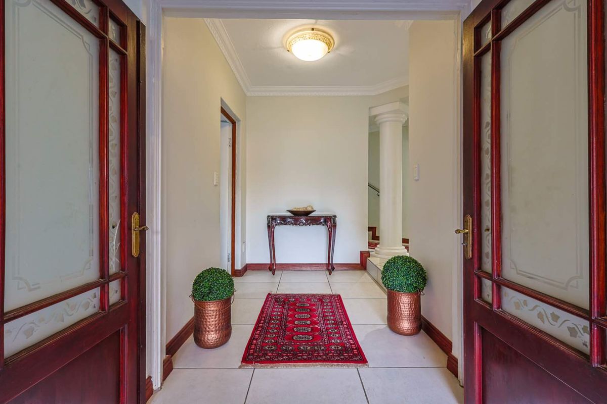 Modern 4 Bedroom Family Home for Rent in a Prestigious Security Estate - Photo 5