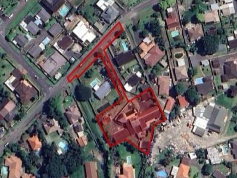 Your Spacious Escombe Home with Flatlet &amp; Huge Garden! - Photo 2