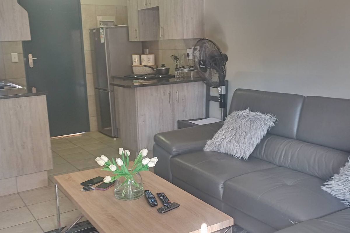 "Modern Living: 2-Bed Apt with Pool & Playground" - Photo 4