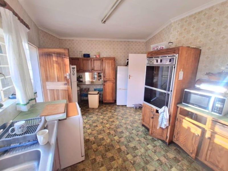 4 Bedroom House for Sale in Kibler Park - Photo 9